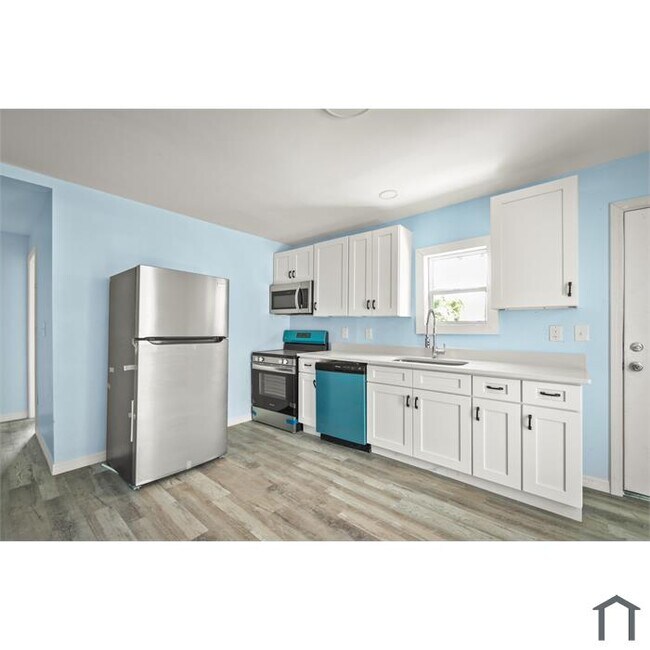 Building Photo - 260 Vernis Ave