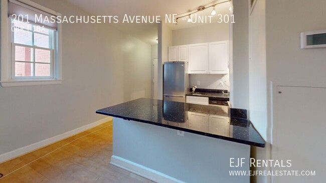 Building Photo - Capitol Hill Studio Apartment for Rent! Av...