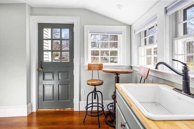 Building Photo - 224 South St