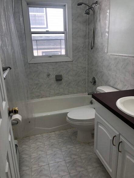 Building Photo - 659 Gramatan Ave