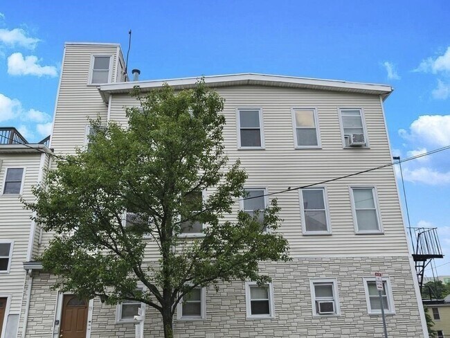 Building Photo - 15 3rd St