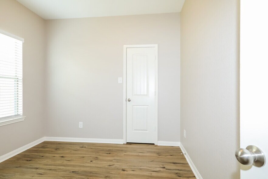 Building Photo - 3789 Waukegan Rd