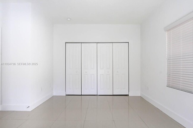 Building Photo - 15670 SW 11th Terrace