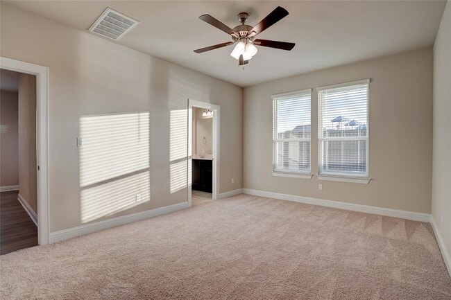 Building Photo - 135 Living Reef Dr