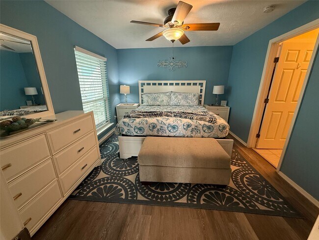 Building Photo - 500 Tiki Dr