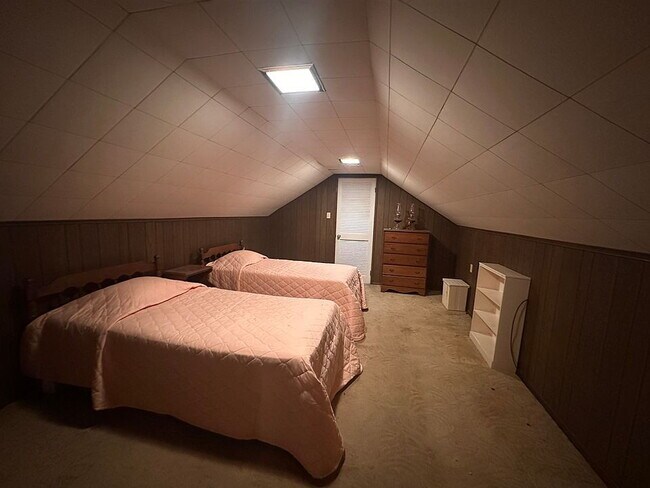 Building Photo - Welcome home