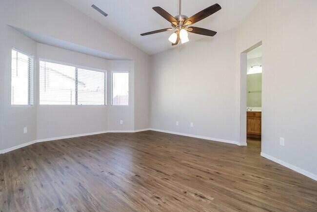 Building Photo - 10994 W Rio Vista Ln