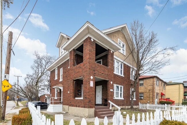 Building Photo - 4829 Reading Rd, Unit 2