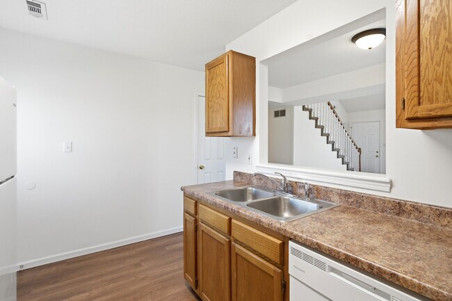 Building Photo - 2401 Northampton Dr