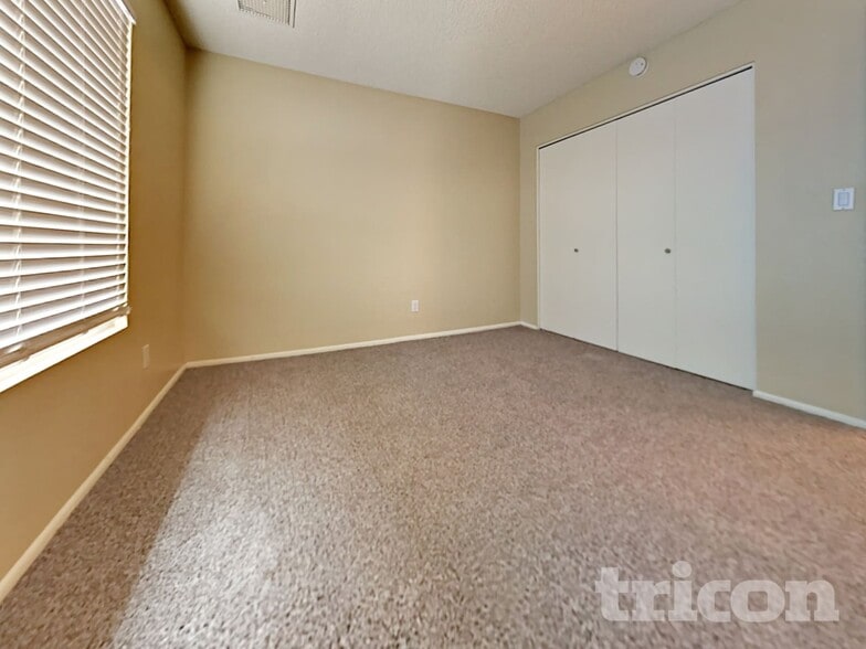 Building Photo - 3413 E Dragoon Ave