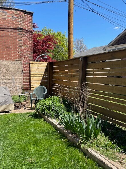Private, fenced in yard - 4417 Rosa Ave