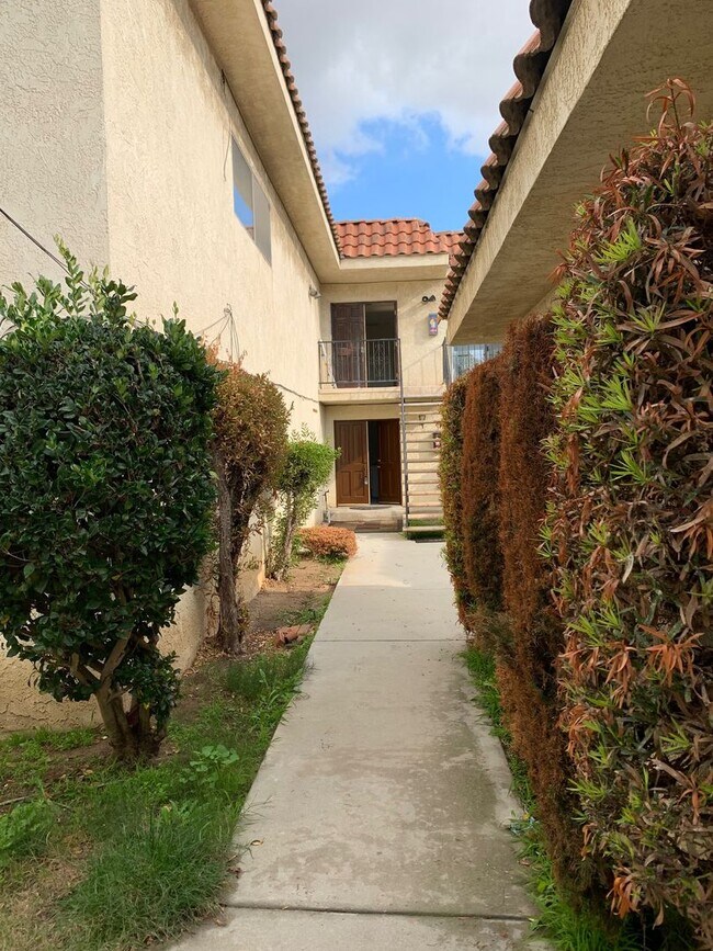 Building Photo - Julian House (DMM125)