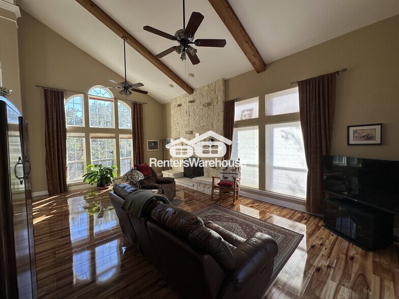 Building Photo - 900 Wayside Dr