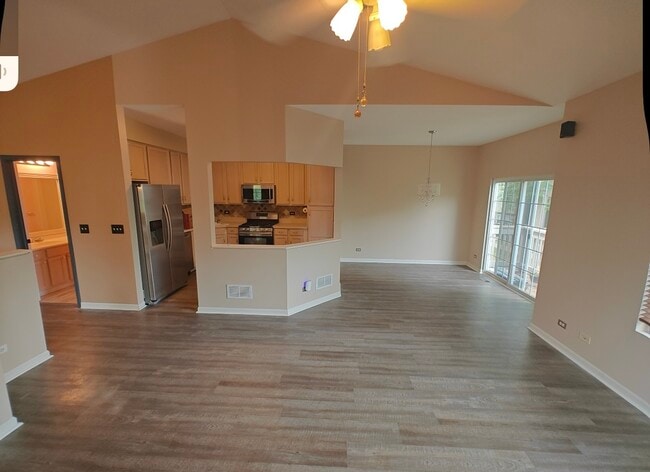 Building Photo - 1047 Chadwick Dr