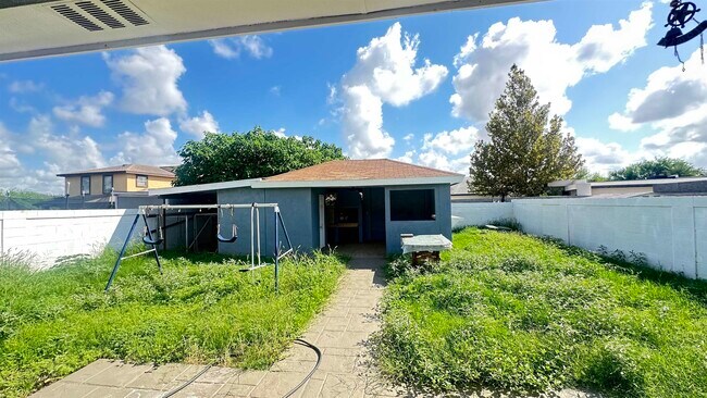 Building Photo - 1511 Texoma St