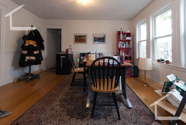 Building Photo - Great 2 Bed Minutes from the Brighton Center