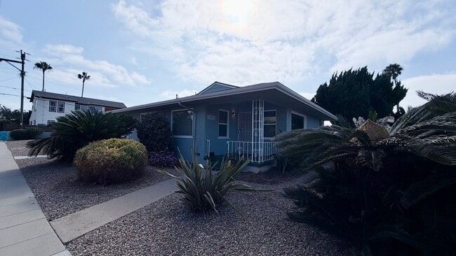 Building Photo - Spacious 3 Bed 2 Bath Home in Sunset Cliffs with Detached Garage & Private Backyard