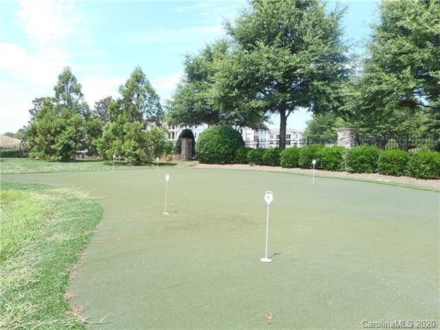 Building Photo - 2501 Silverthorn Dr
