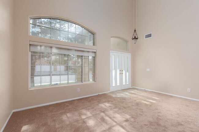 Building Photo - Enormous Silverado Ranch pool home with new paint and carpet