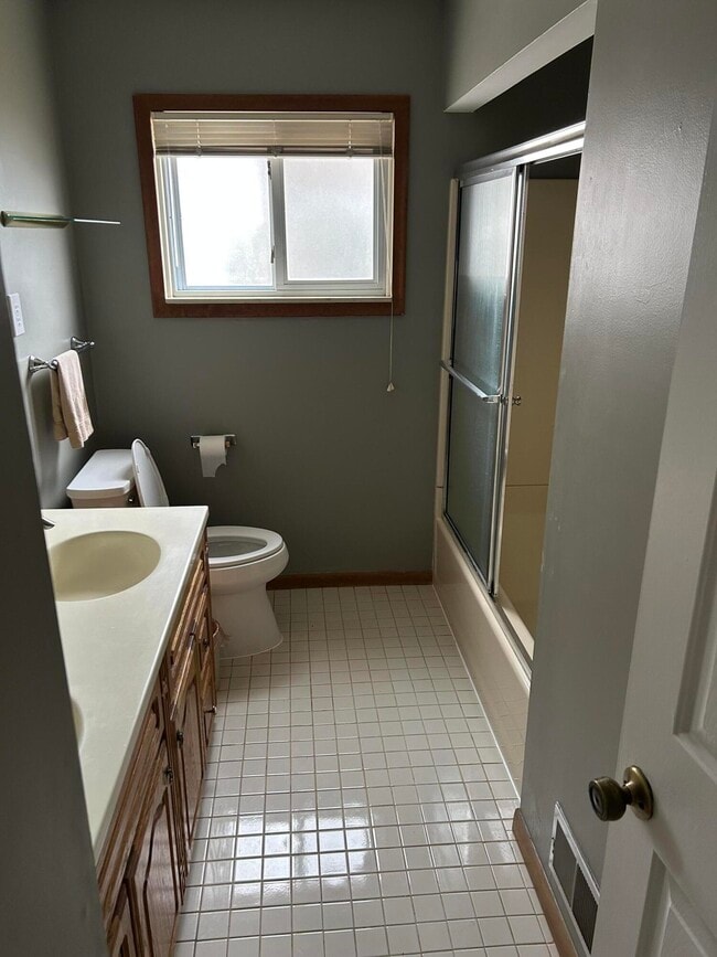 Building Photo - 1354 Catalpa Dr