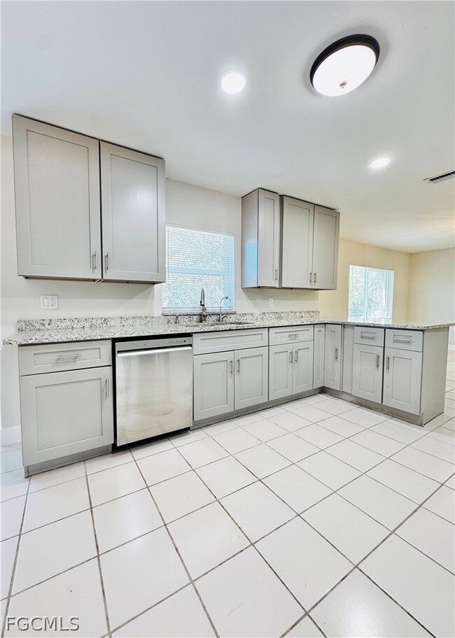 Building Photo - 5015 Lee Blvd