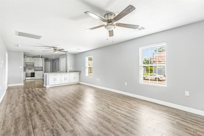 Building Photo - 520 E Defee Ave