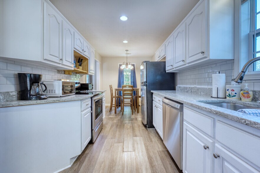 Building Photo - 4209 King Arthur Pl