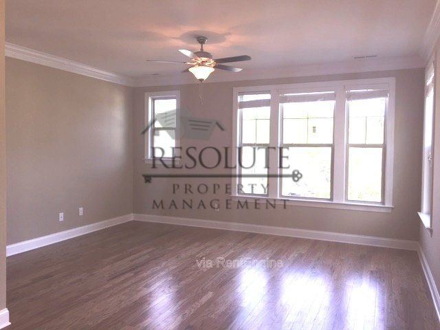 Building Photo - 568 Village Loop Dr