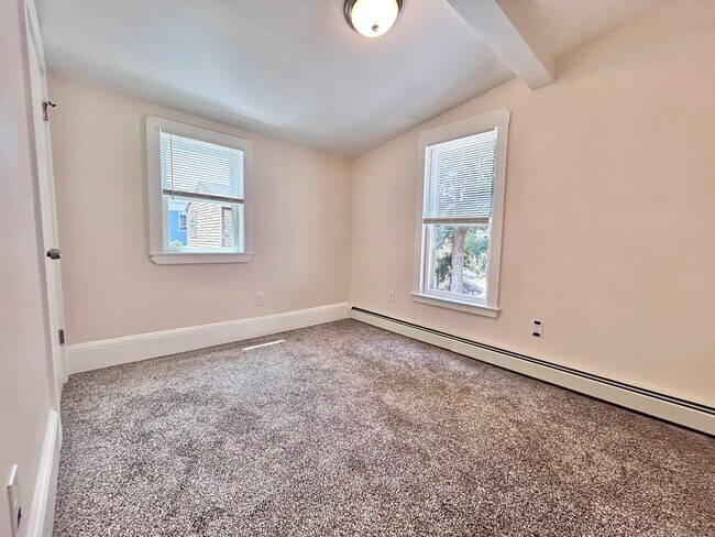 Building Photo - 32 Starr St