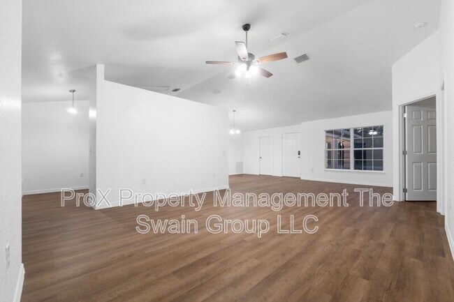 Building Photo - 25 Inconnu Dr