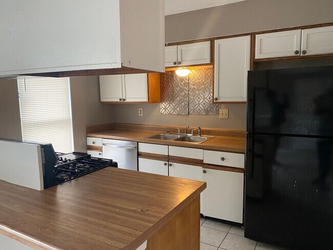 Building Photo - COMING SOON!! Spacious 3-Bedroom, 2-Bath H...
