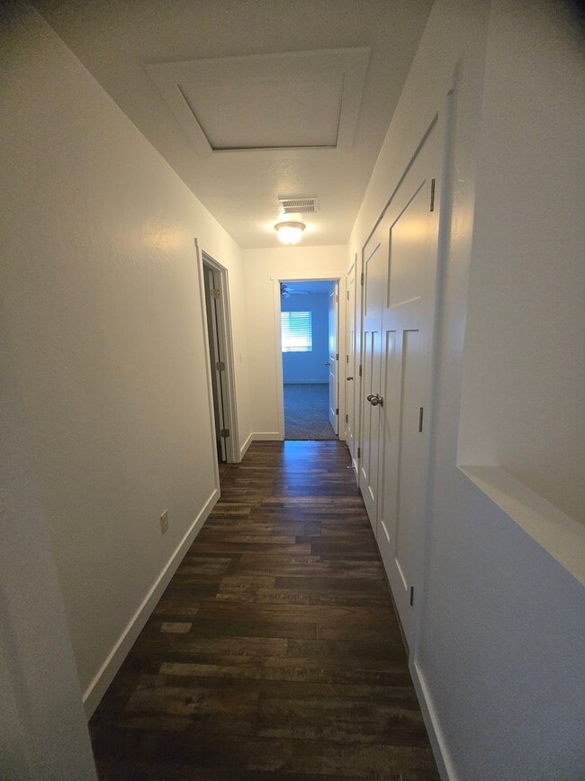 Building Photo - 3 Bed 2 Bath Townhouse for Rent!