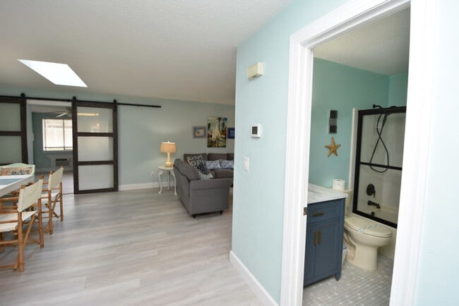 Building Photo - 59 Fallen Oak Ln