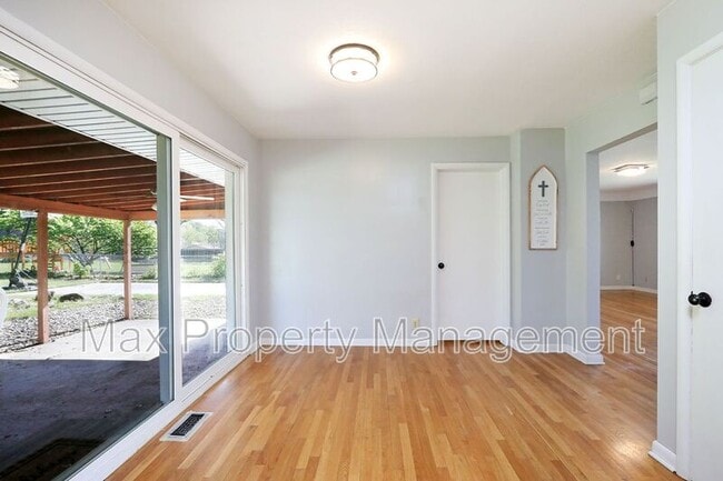 Building Photo - 7217 Maple Dr