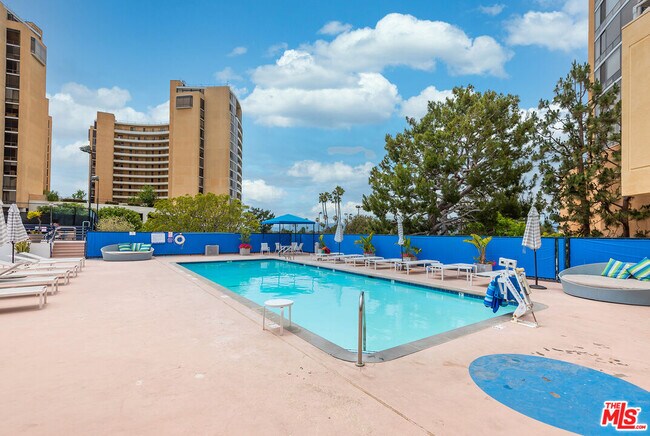 Building Photo - 4265 Marina City Dr