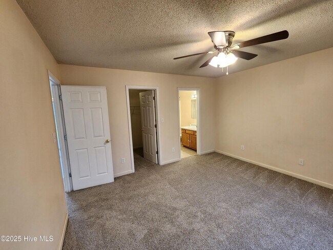 Building Photo - 405 Alec Ct