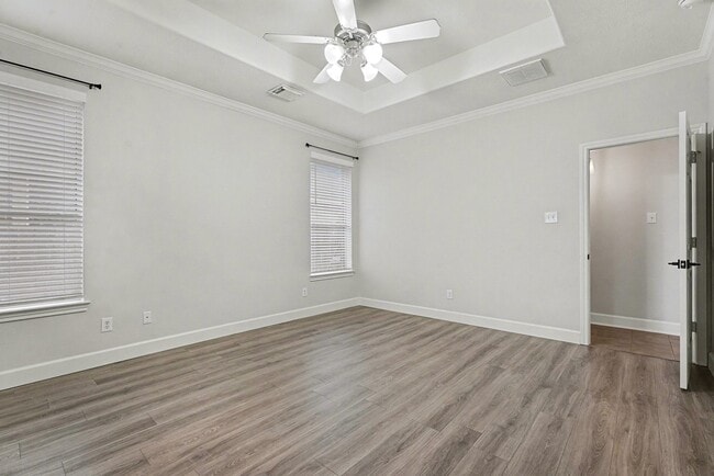 Building Photo - 809 Hallmark Oak St