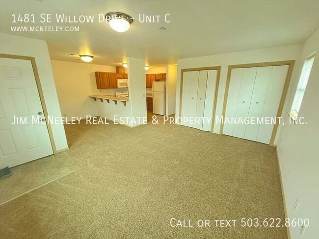 Building Photo - 1481 SE Willow Dr