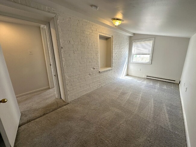 Building Photo - LEASE PENDING! Top Floor Apartment in Down...