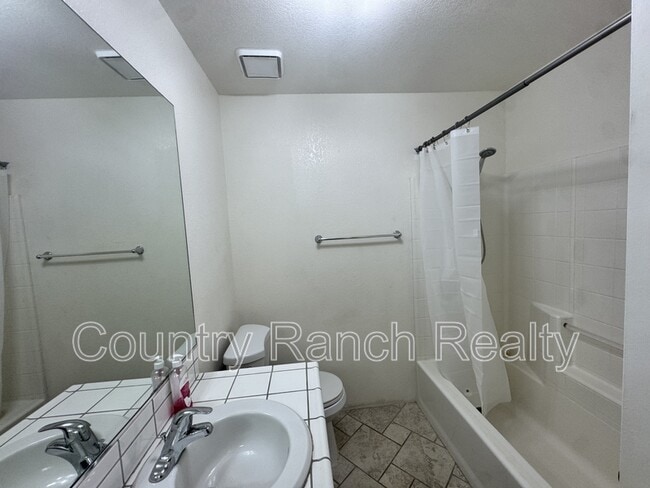 Building Photo - 2184 Emerald River Cir