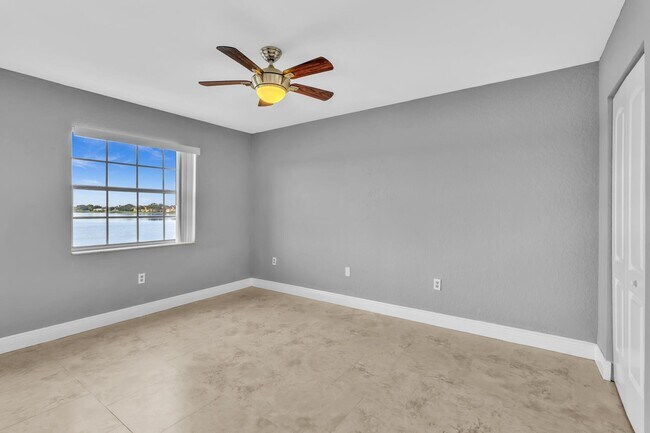 Building Photo - 2811 N Oakland Forest Dr