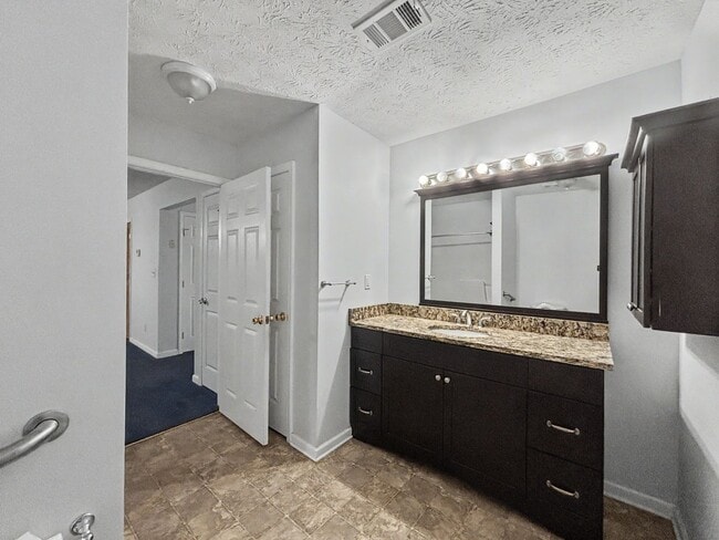 Building Photo - 560 Lee Byrd Rd