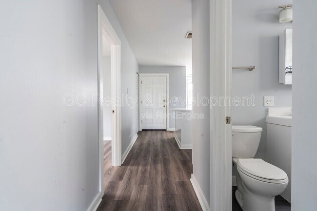 Building Photo - 2928 N Ridgeway Ave