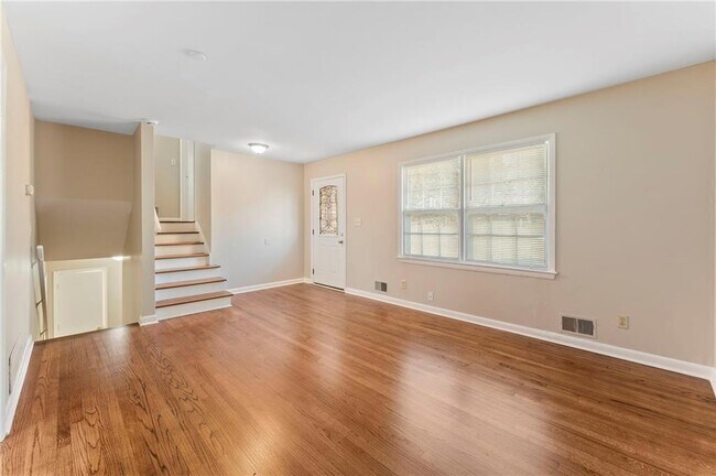 Building Photo - 320 Crossville Ct