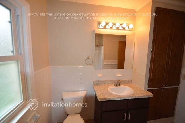 Building Photo - 3058 NE Stinson Blvd