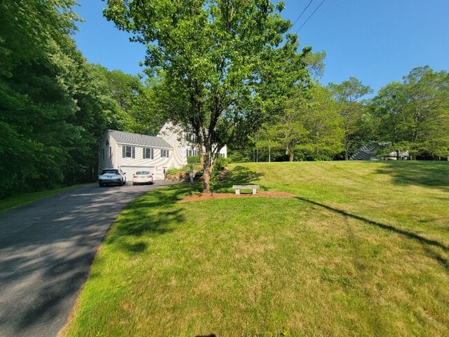 Building Photo - Beautiful Single-Family Home Litchfield NH for Rent