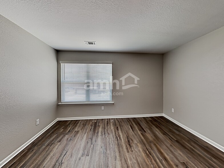 Building Photo - 415 Vermeer Ct