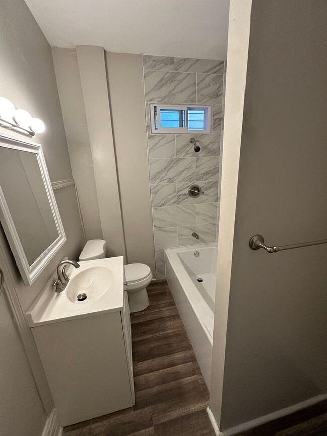 Building Photo - Beautiful Upper Unit in Duplex on Marcum Park Downtown!!!!