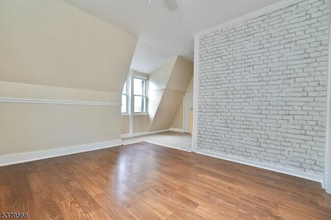 Building Photo - 176 Grafton Ave