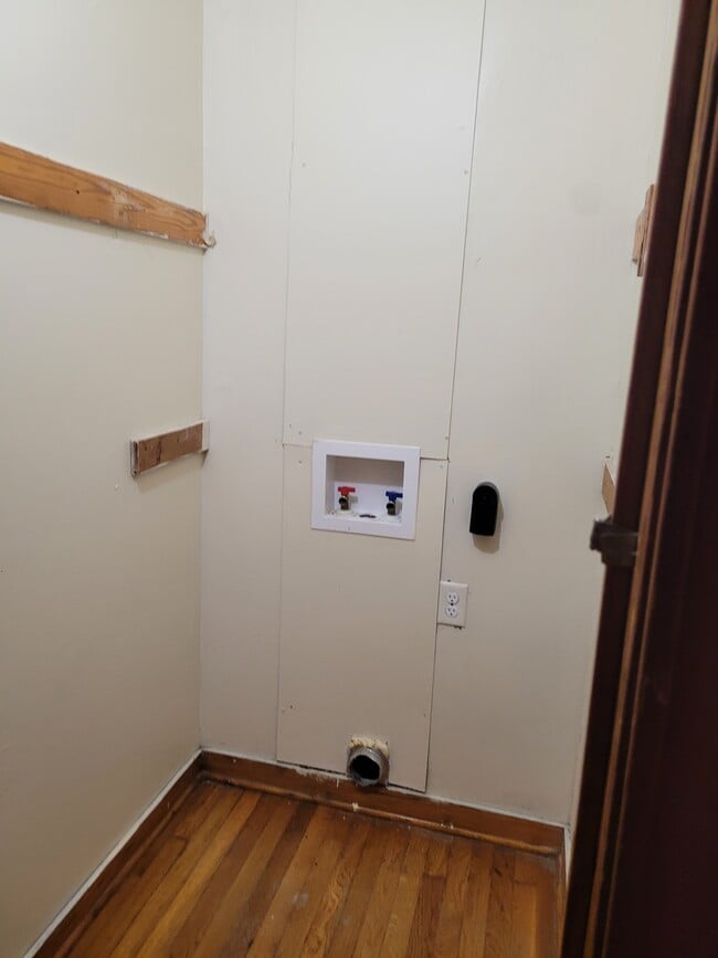 Building Photo - 4374 Monroe Ave